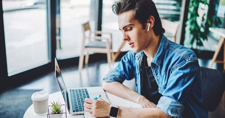 10 Ways to Stand Out When Applying for Scholarships