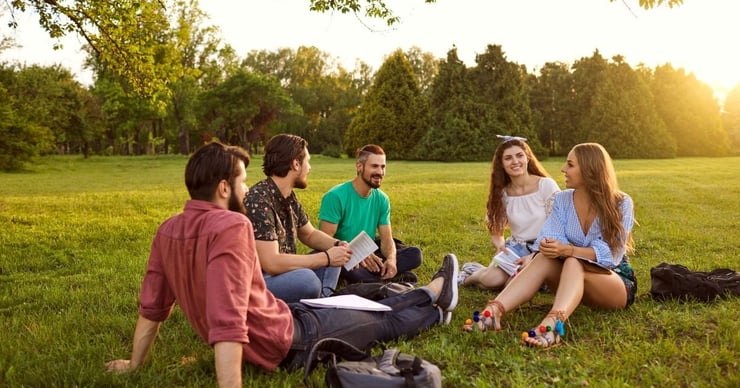 36 Affordable and Fun Things to Do With Friends in College