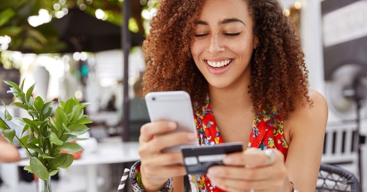 How to Avoid Credit Card Debt in College