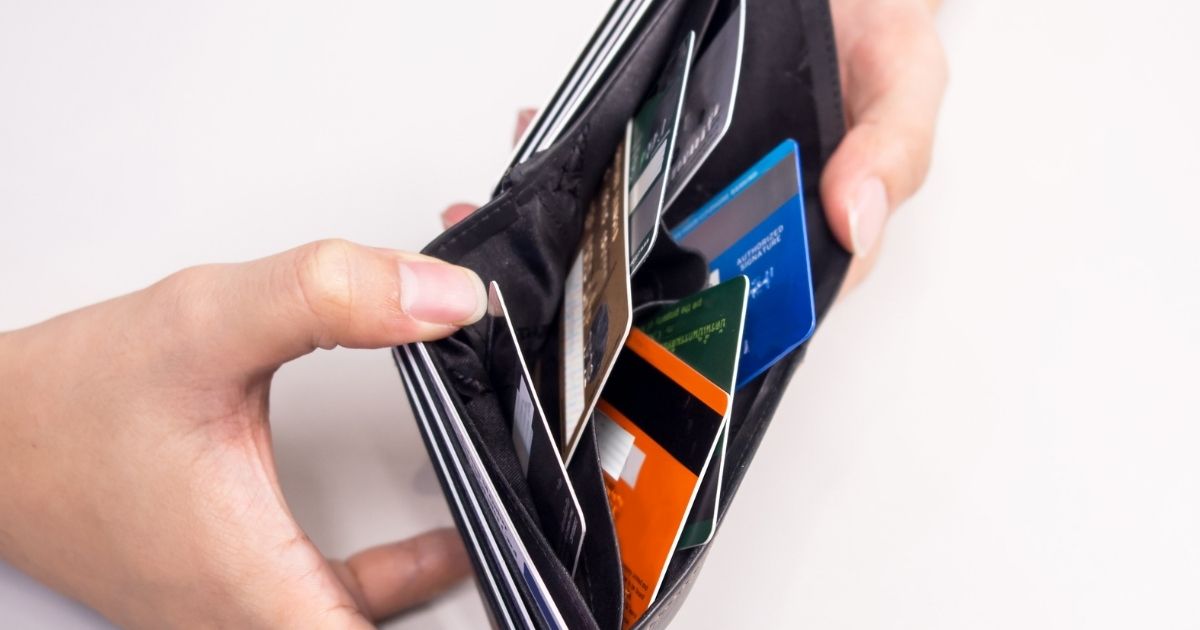 6 Things to Consider When Choosing Credit, Debit, or Prepaid Cards Primary Image-1