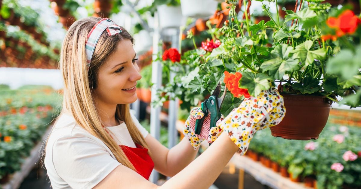 28 Best Summer Jobs for College Students